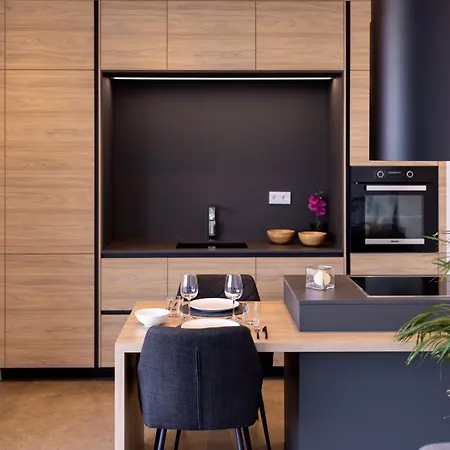 Apartment Crystal *